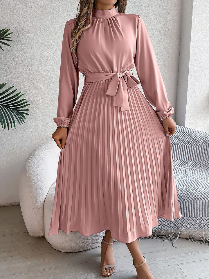 Levoire | Robe Élégante Pour Femmes Avec Col Montant, Longues Manches Et Jupe Plissée