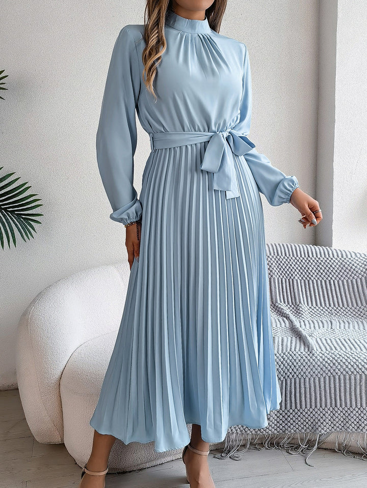 Levoire | Robe Élégante Pour Femmes Avec Col Montant, Longues Manches Et Jupe Plissée