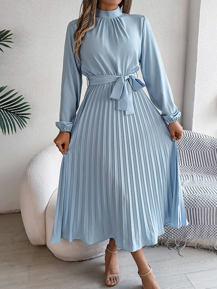 Levoire | Robe Élégante Pour Femmes Avec Col Montant, Longues Manches Et Jupe Plissée