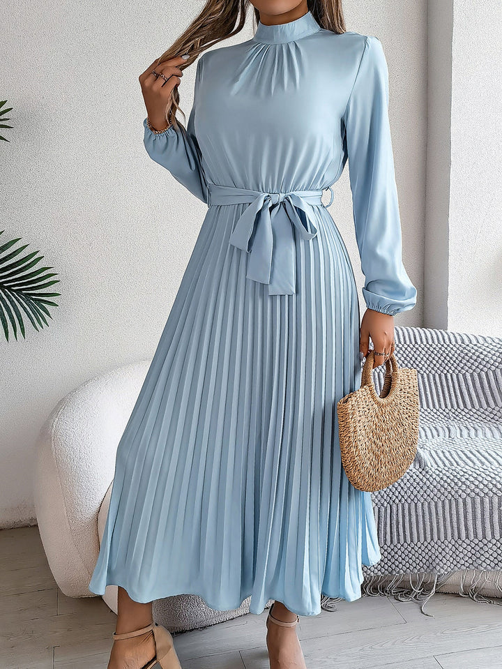 Levoire | Robe Élégante Pour Femmes Avec Col Montant, Longues Manches Et Jupe Plissée