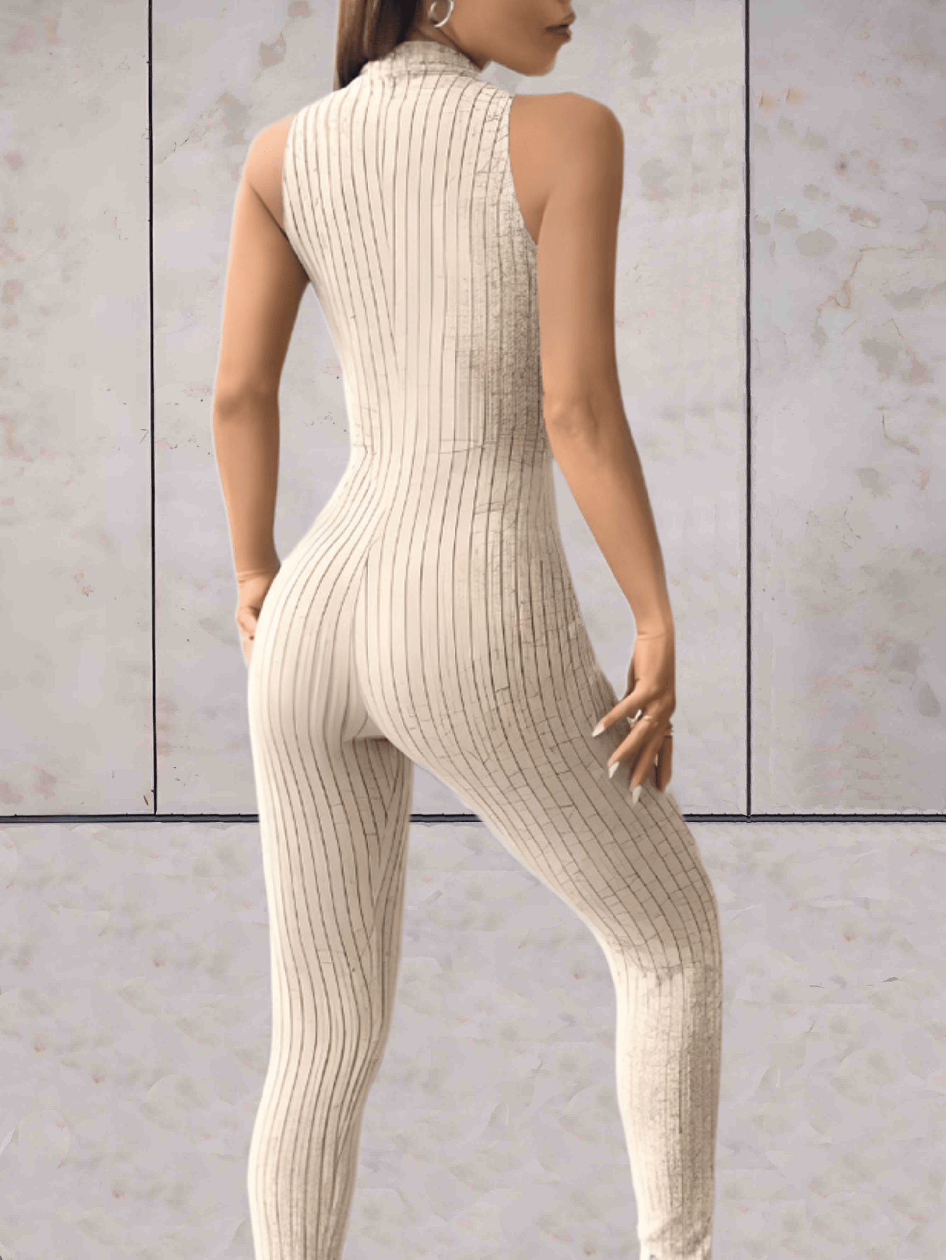 Levoire | Onesie Encolure En V Basse Design Sans Manches Et Combinaison Ajustée