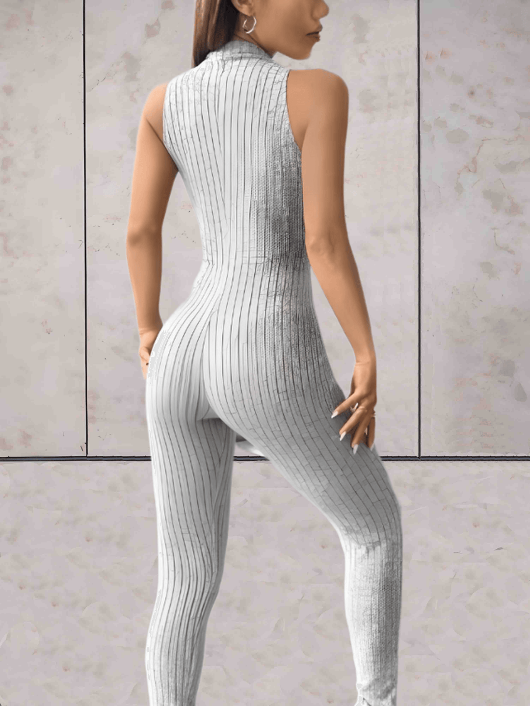 Levoire | Onesie Encolure En V Basse Design Sans Manches Et Combinaison Ajustée