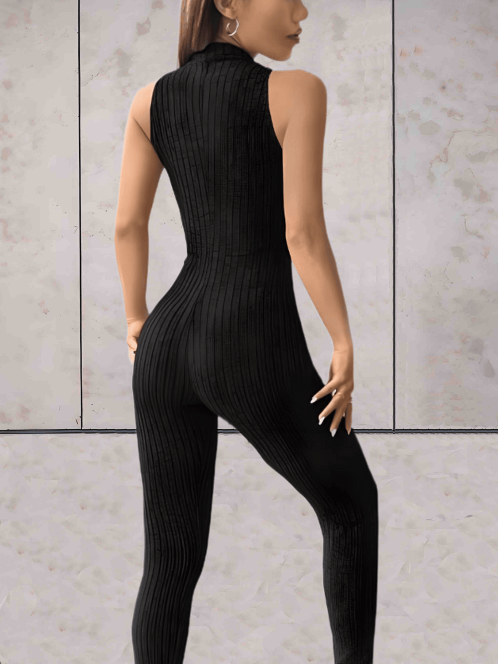 Levoire | Onesie Encolure En V Basse Design Sans Manches Et Combinaison Ajustée