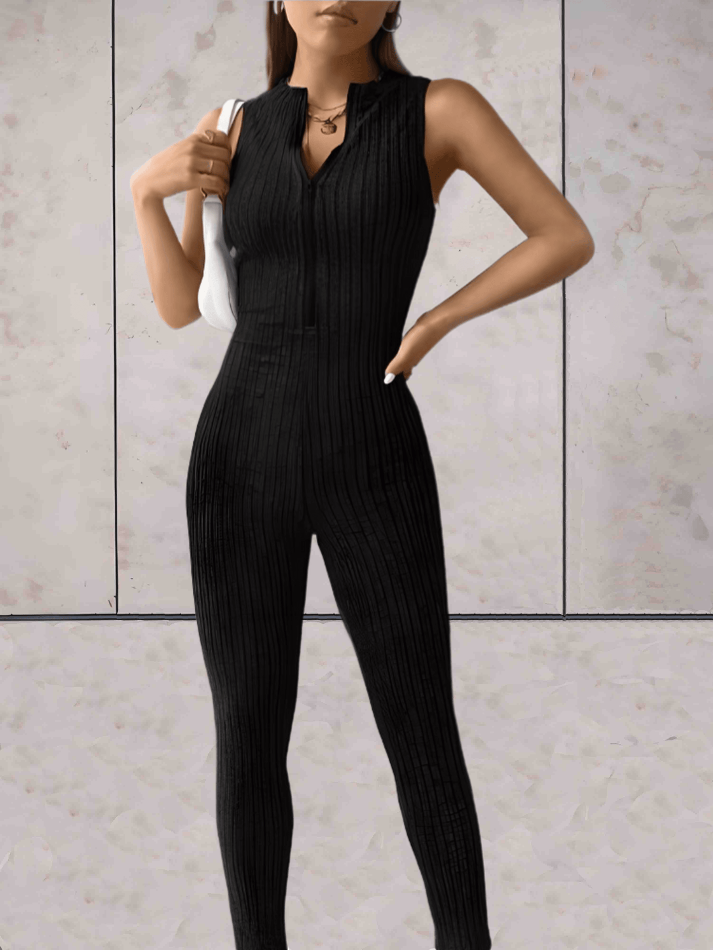 Levoire | Onesie Encolure En V Basse Design Sans Manches Et Combinaison Ajustée Noir