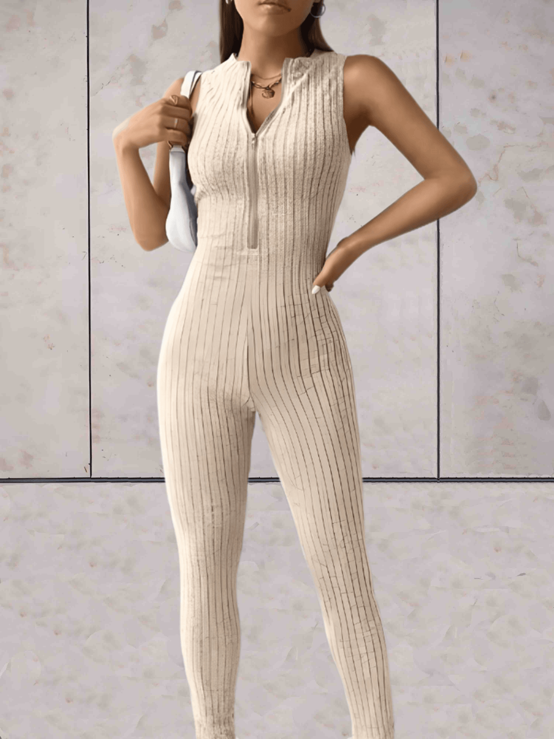 Levoire | Onesie Encolure En V Basse Design Sans Manches Et Combinaison Ajustée Abricot