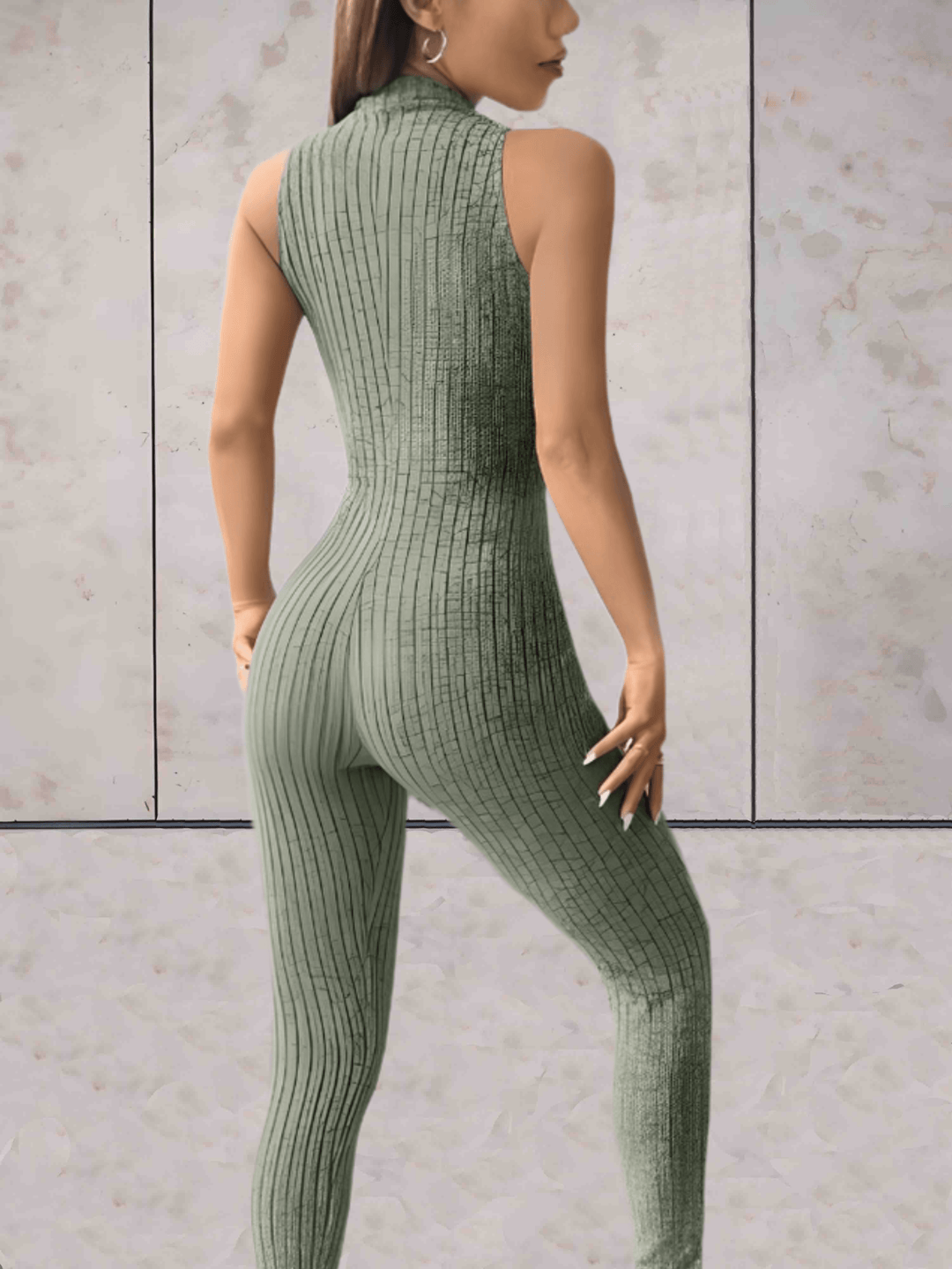 Levoire | Onesie Encolure En V Basse Design Sans Manches Et Combinaison Ajustée