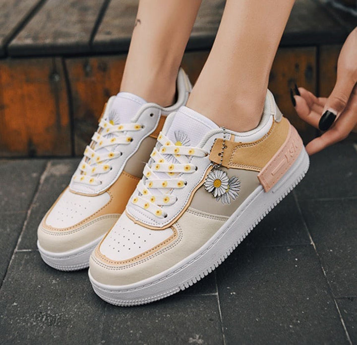Levoire | Chaussures À Fleurs Dans Le Style Des Années 1970 Pour Femmes Blanc-Beige