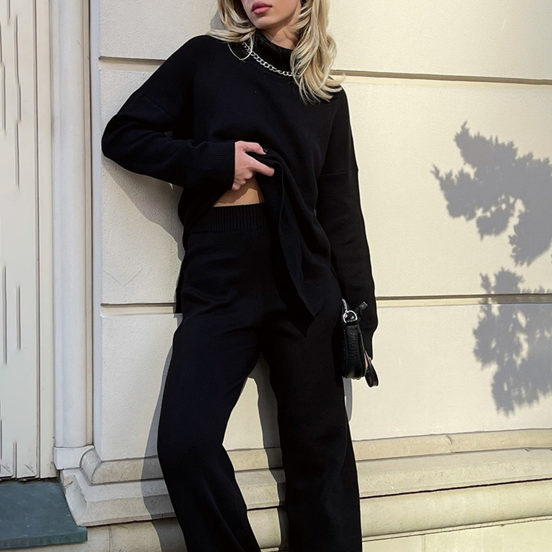 Levoire | Élégant Tricot À Fente Latérale Avec Col Noir