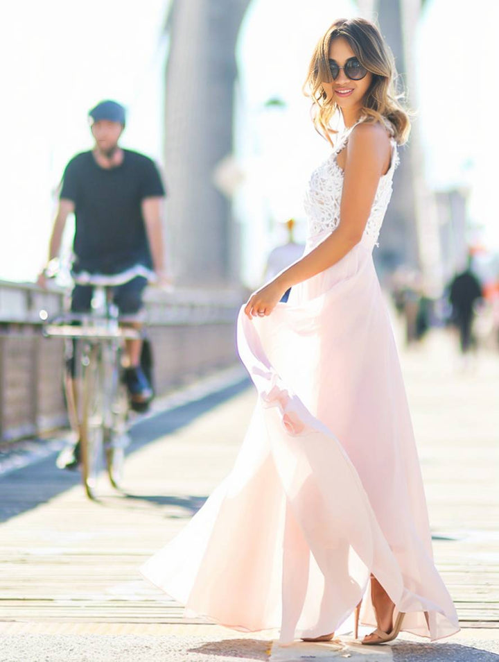 Levoire | Robe Longue De Demoiselle D'Honneur En Dentelle Chiffon Fluide Col Rond Sans Manches Élégante Rose Et Blanche