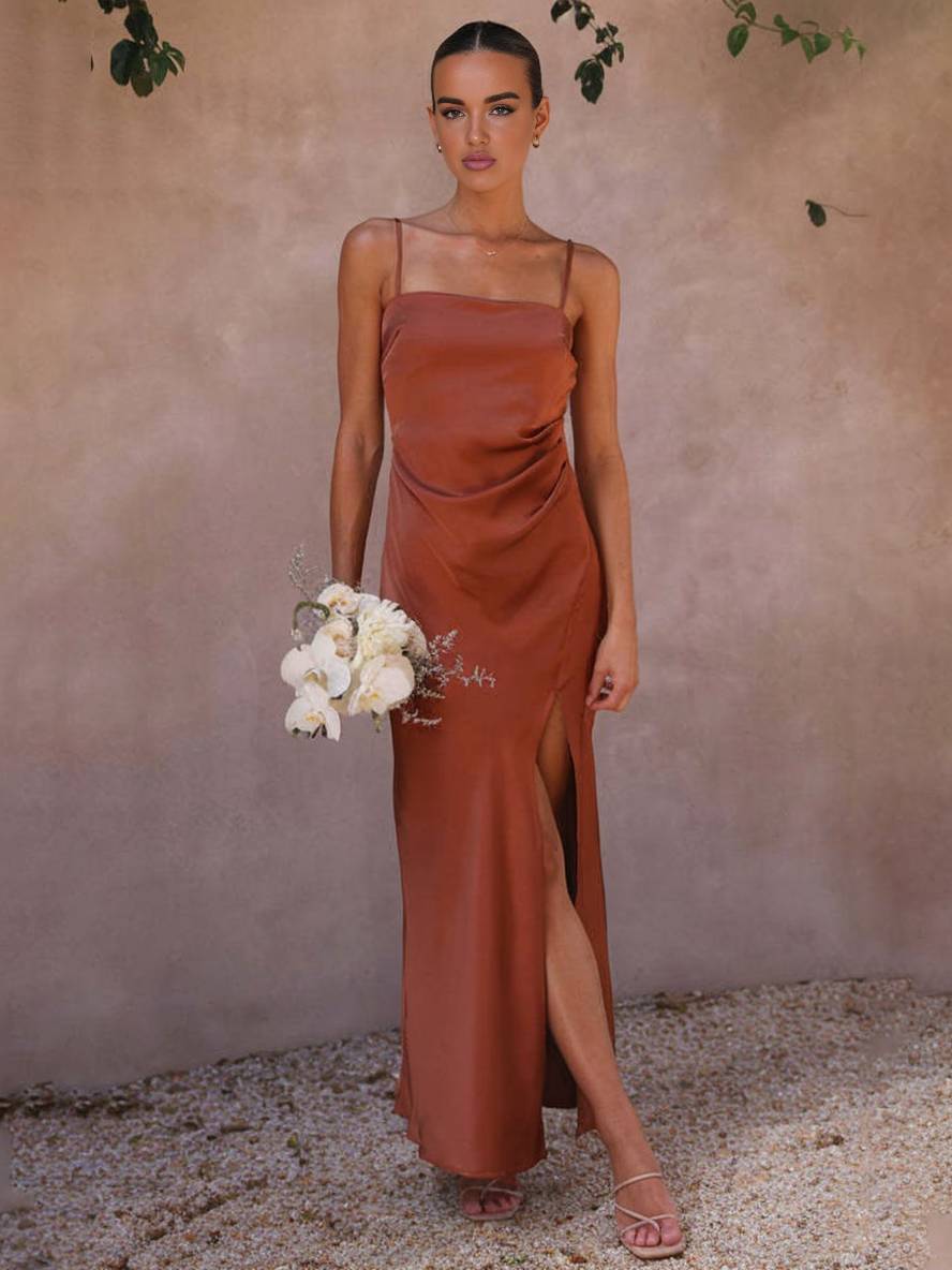 Levoire | Robe De Soirée En Satin Demoiselle D'Honneur Ajustée Avec Fente Et Fines Bretelles Robe De Soirée Élégante Pour Mariage À La Campagne Terracotta