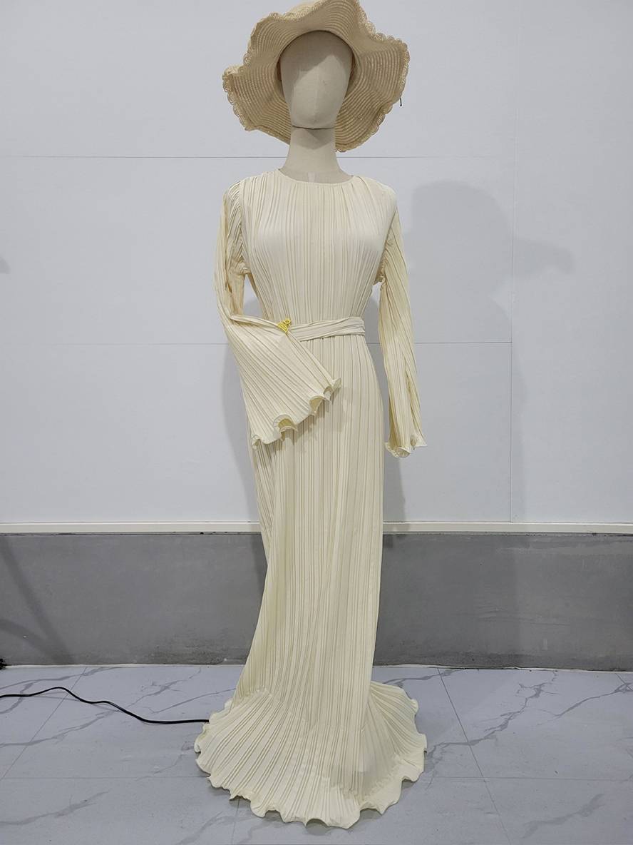 Levoire | Robe Longue Fluide Ceinturée Col Rond À Manches Trompettes Élégante Soirée De Bal