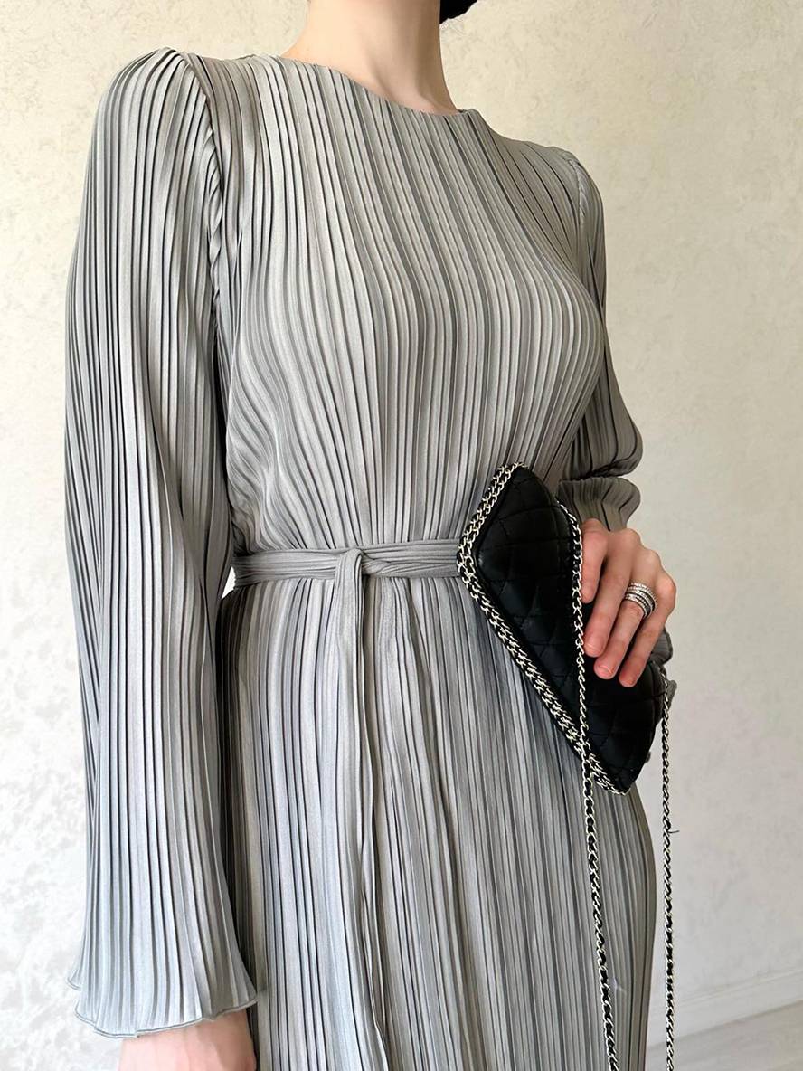 Levoire | Robe Longue Fluide Ceinturée Col Rond À Manches Trompettes Élégante Soirée De Bal