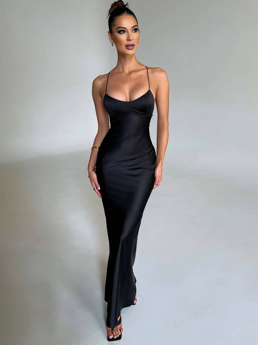 Levoire | Robe Longue En Satin Ajustée Décolleté En V Sirène Dos Nu Avec Fins Bretelles Sans Manches Élégante Invité Mariage Soirée Noir