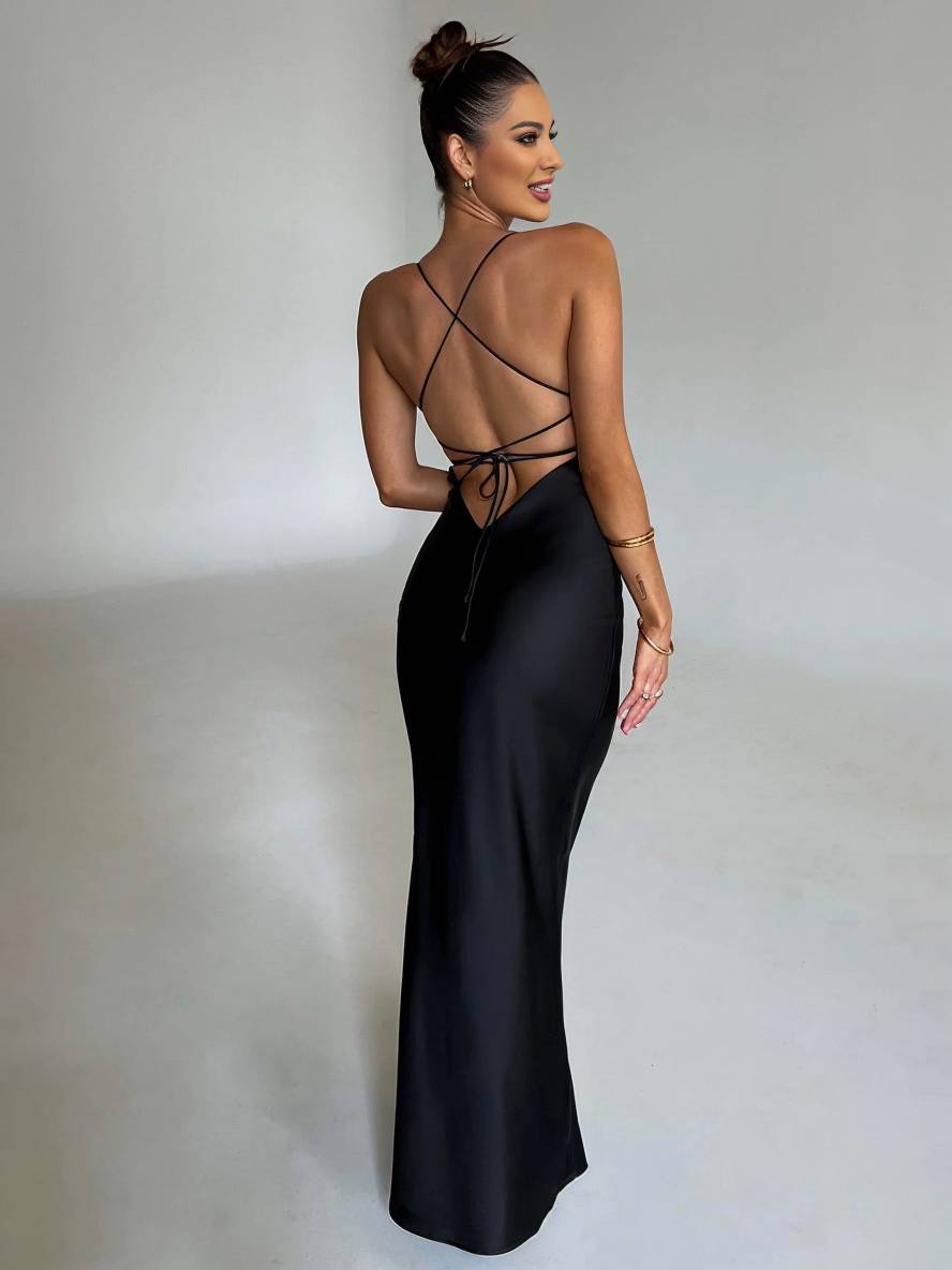 Levoire | Robe Longue En Satin Ajustée Décolleté En V Sirène Dos Nu Avec Fins Bretelles Sans Manches Élégante Invité Mariage Soirée