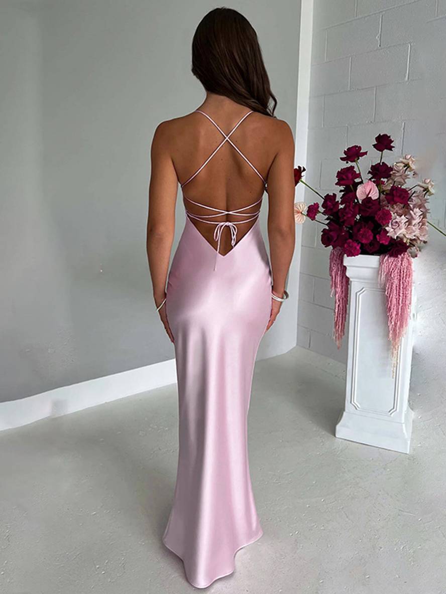 Levoire | Robe Longue En Satin Ajustée Décolleté En V Sirène Dos Nu Avec Fins Bretelles Sans Manches Élégante Invité Mariage Soirée