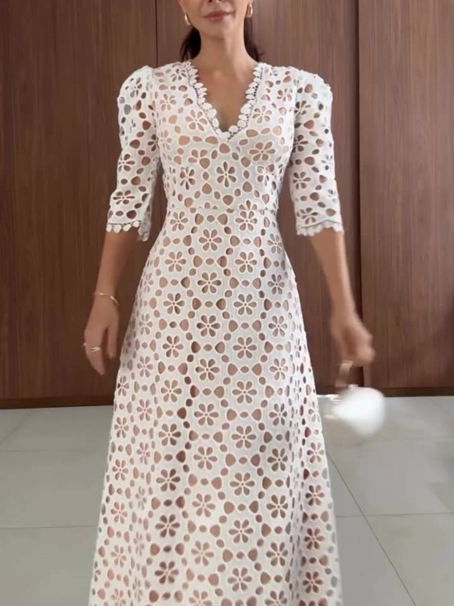 Levoire | Robe Trapèze Longue Broderie En Dentelle Décolleté En V À Manches 3/4 Pour Femmes Délicate Élégante Vintage Soirée Bal Prom