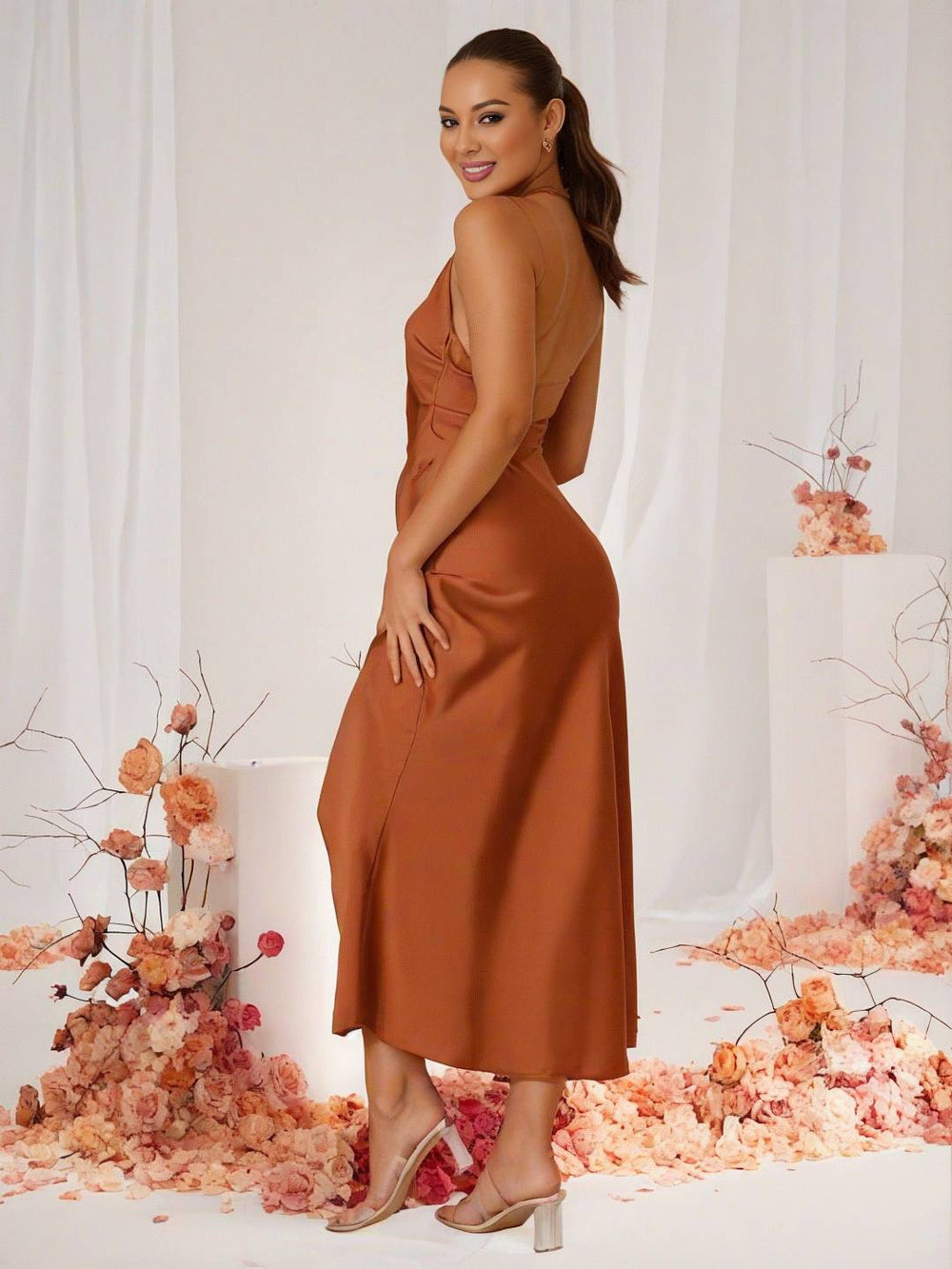 Levoire | Robe De Demoiselle D'Honneur Satin Halter Dos Ouvert Sans Manches Élégante Mariage Cocktail Cérémonie Invité