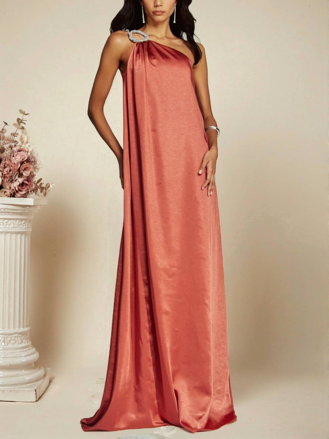 Levoire | Robe Longue Asymétrique En Satin Avec Détail Décoratif À L'Épaule Sans Manches Pour Femmes Soirée Plage