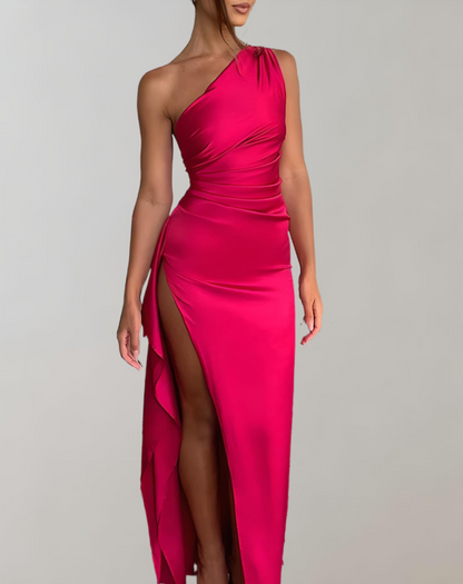 Levoire | Robe en satin brillant avec fente Rouge