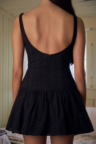 Levoire | Robe noire avec des boutons et un décolleté
