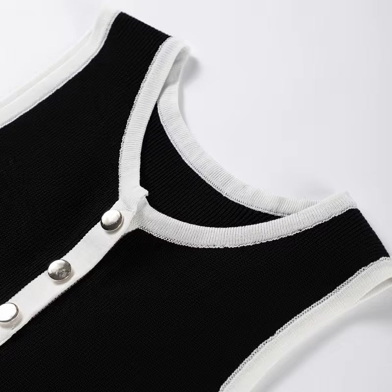 Levoire | Robe Élégante Noir Et Blanc Avec Détails En Boutons Dorés