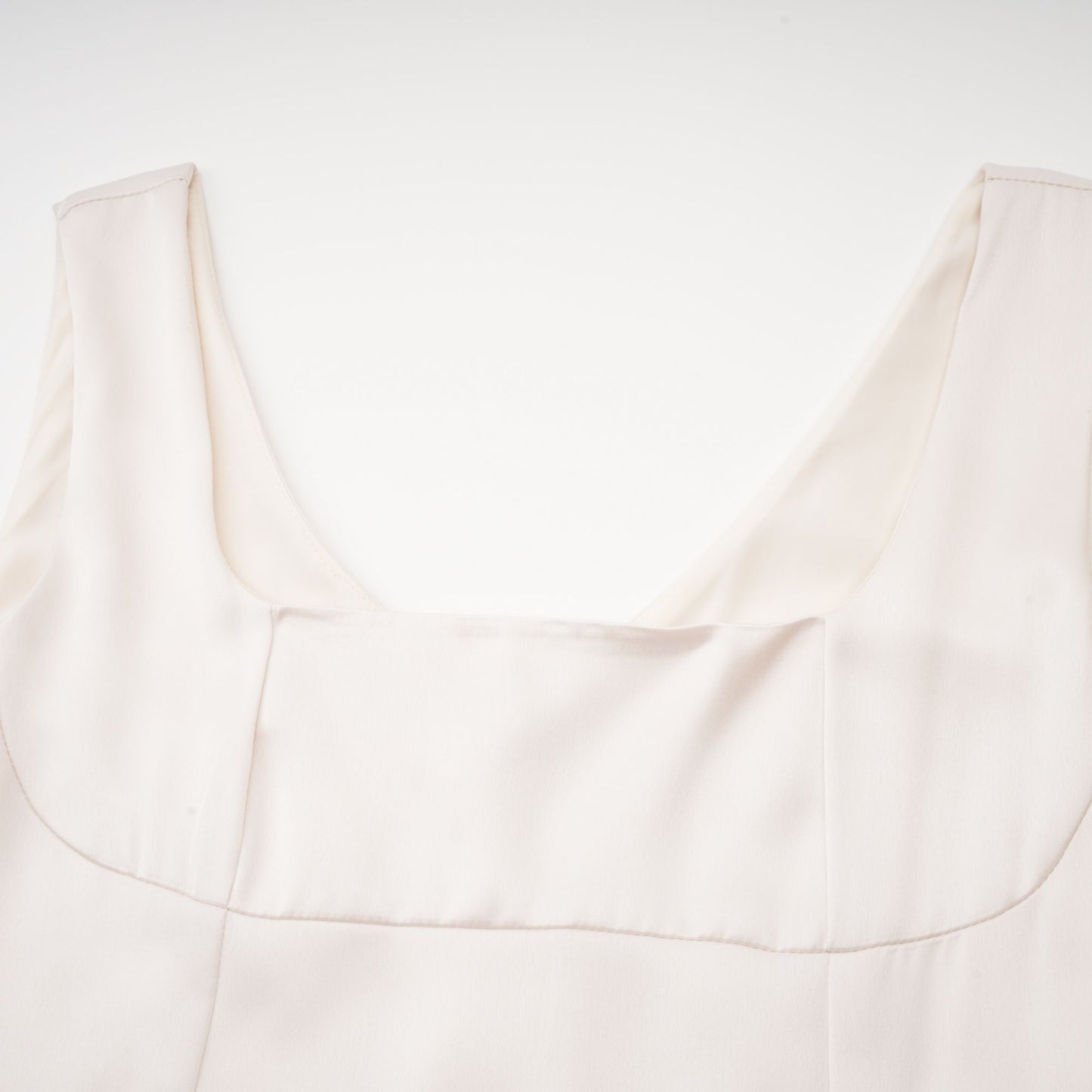 Levoire | Robe Midi Plissée À Col Rectangulaire