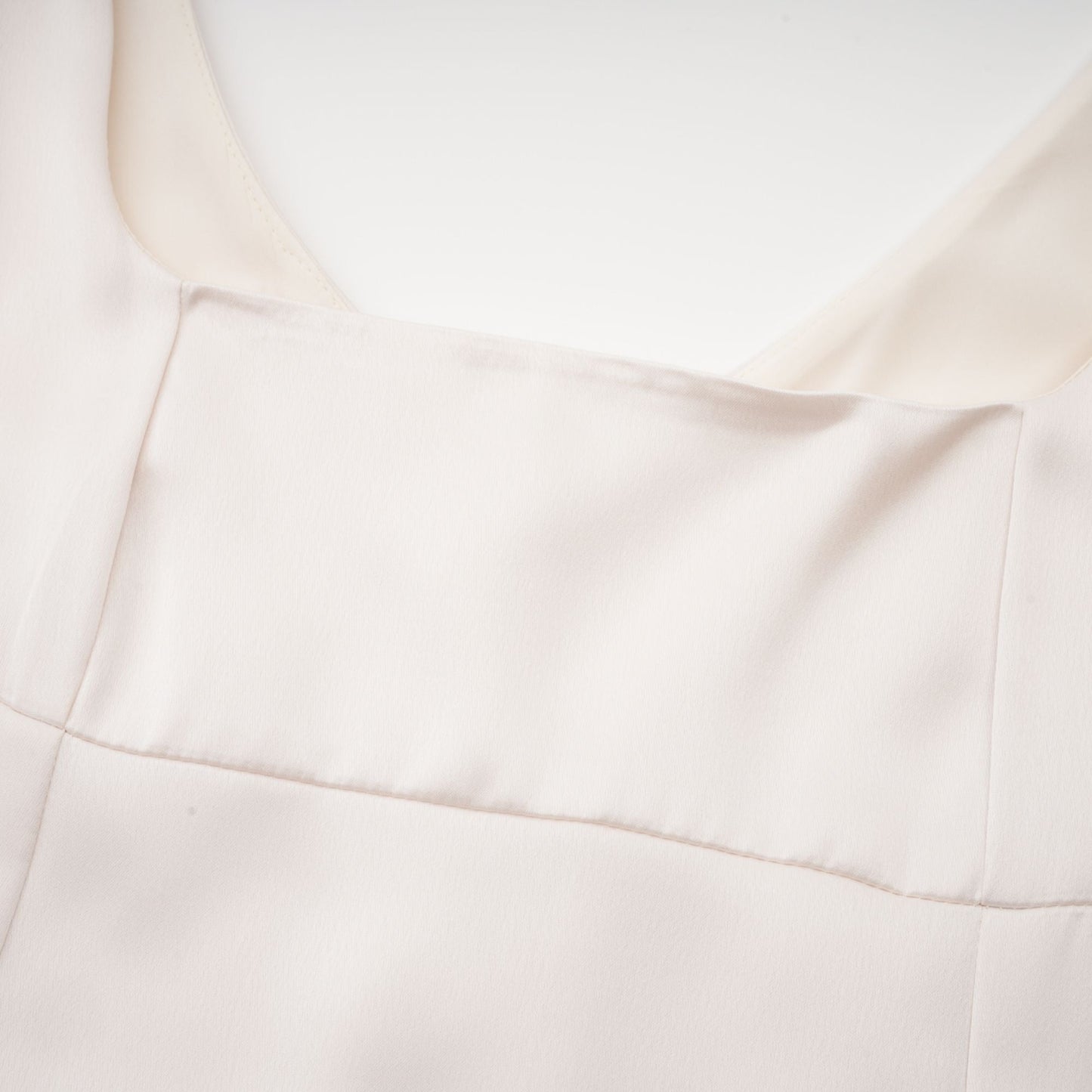 Levoire | Robe Midi Plissée À Col Rectangulaire