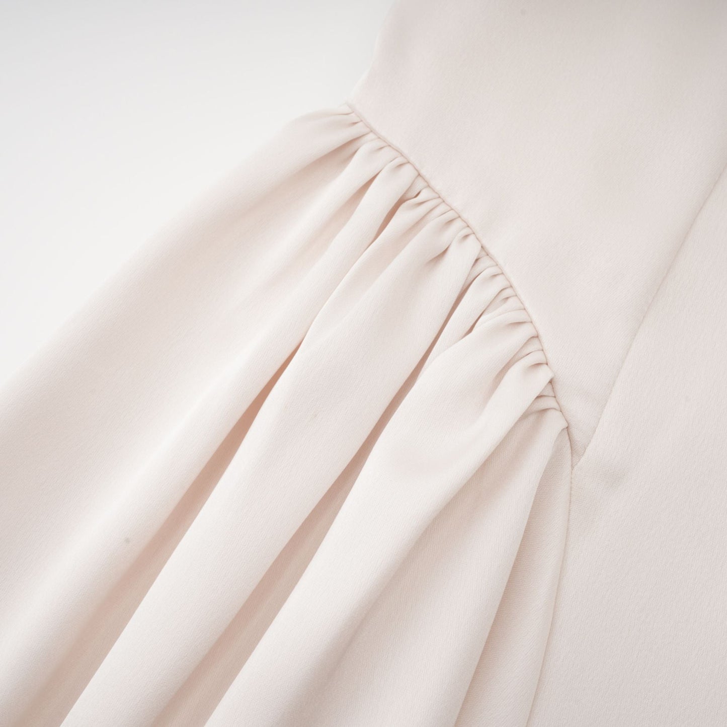 Levoire | Robe Midi Plissée À Col Rectangulaire