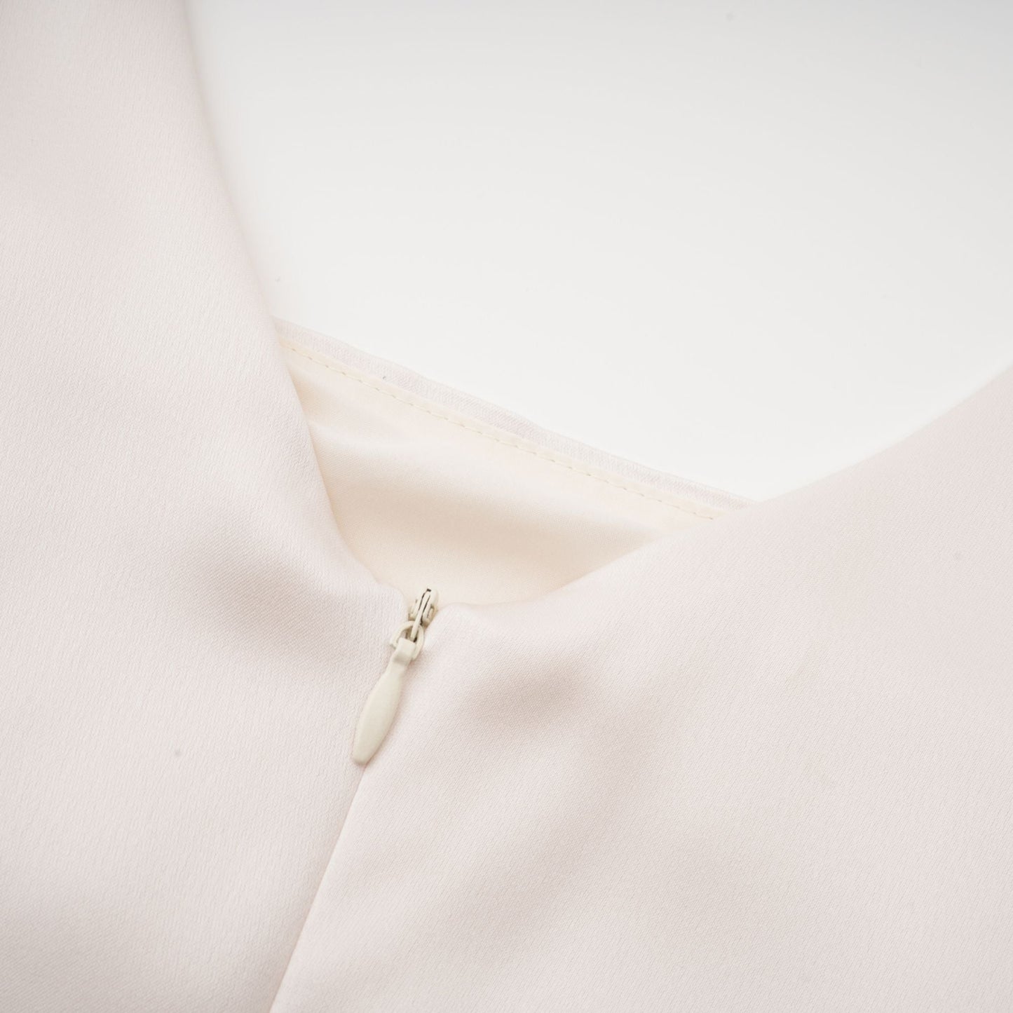 Levoire | Robe Midi Plissée À Col Rectangulaire