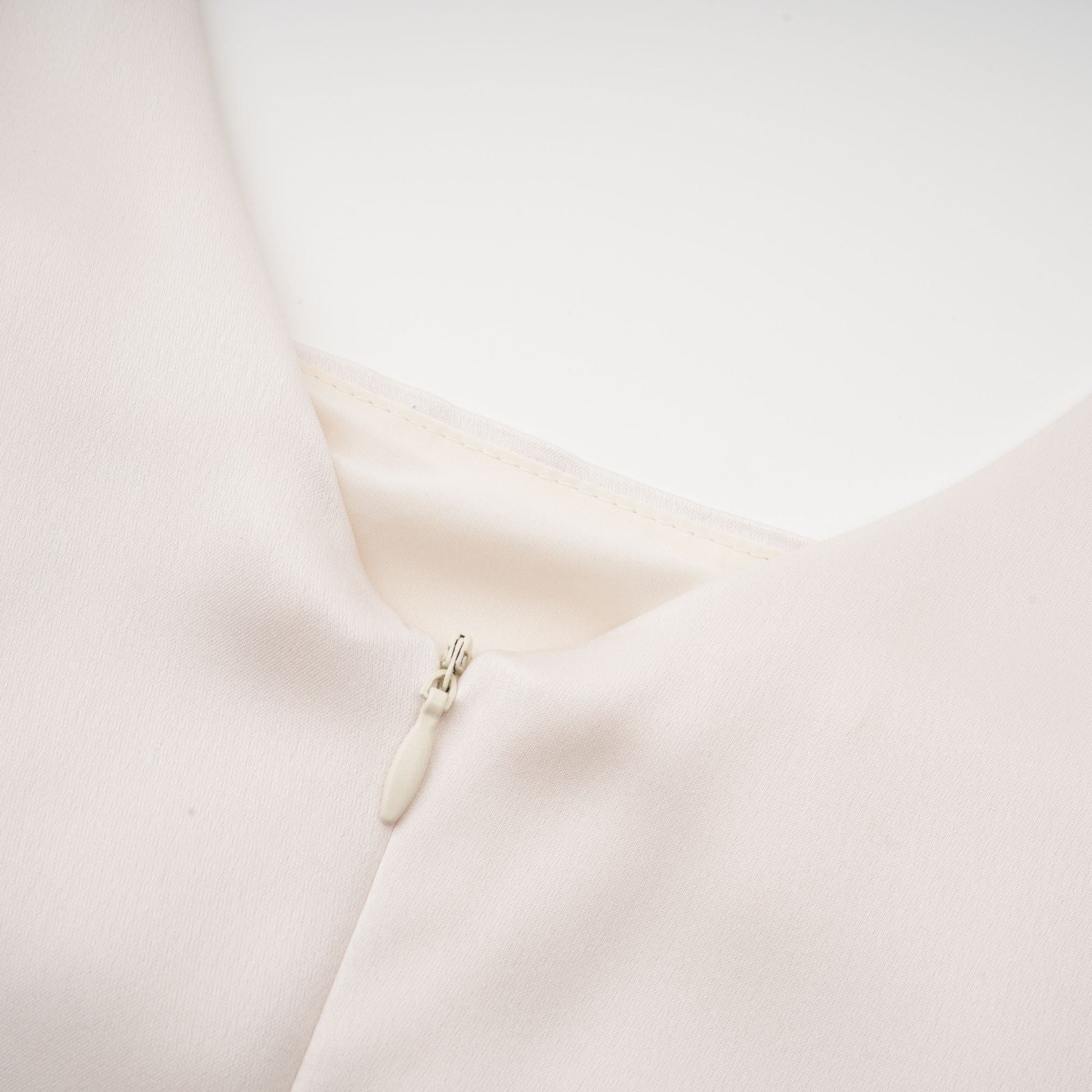 Levoire | Robe Midi Plissée À Col Rectangulaire