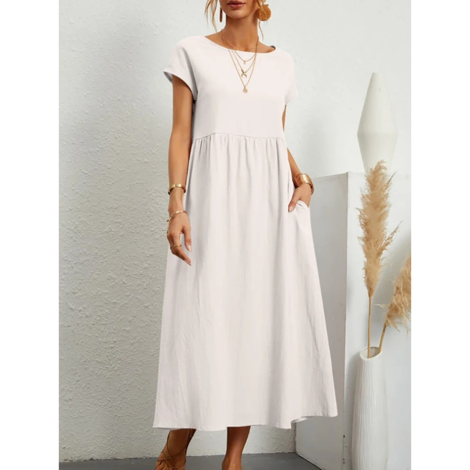Levoire | Robe En Lin Élégante Avec Col Rond Blanc