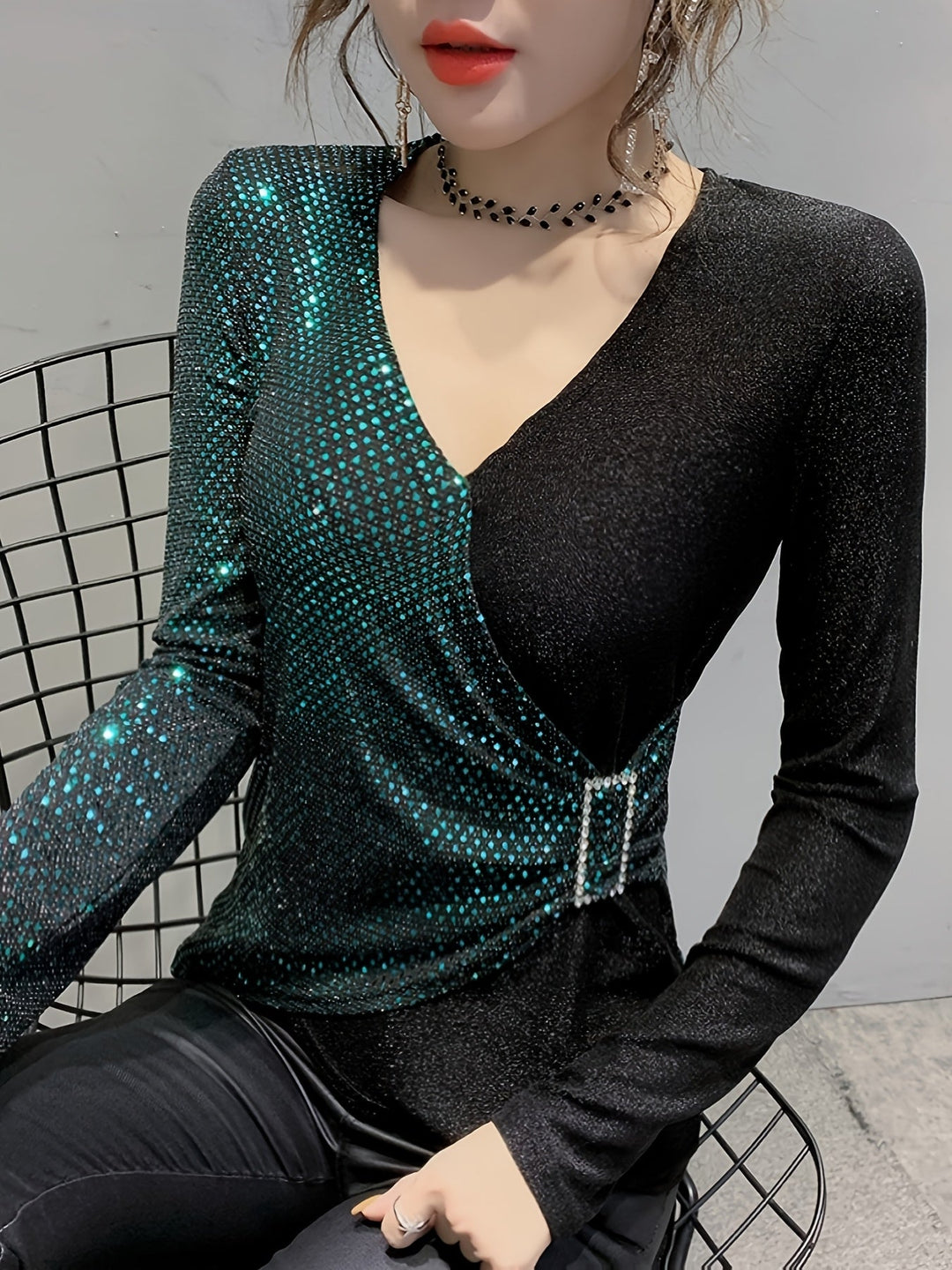 Levoire | Top Élégant En Sequins À Décolleté En V Avec Boucle