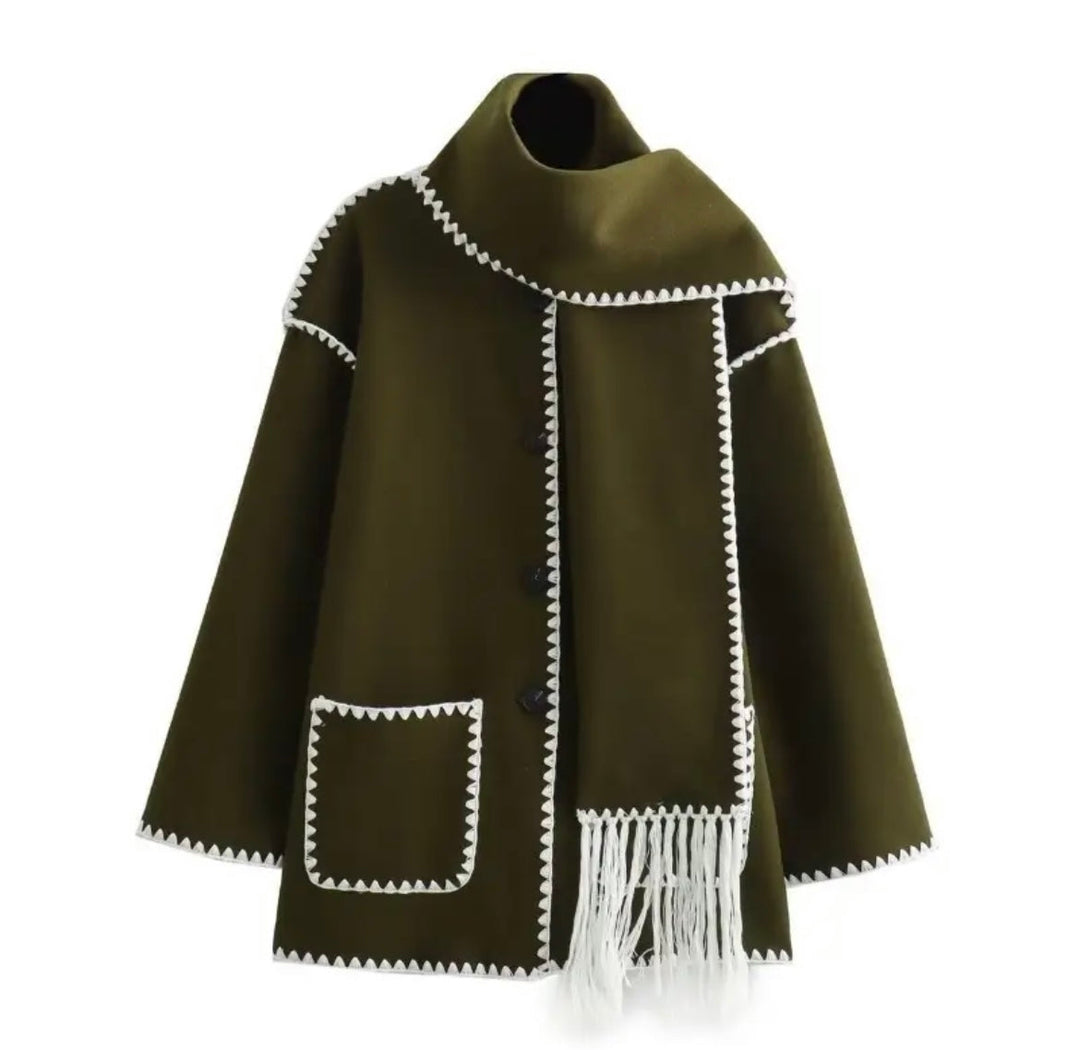 Levoire | Manteau Élégant Avec Garniture Noire Et Détails À Franges Vert