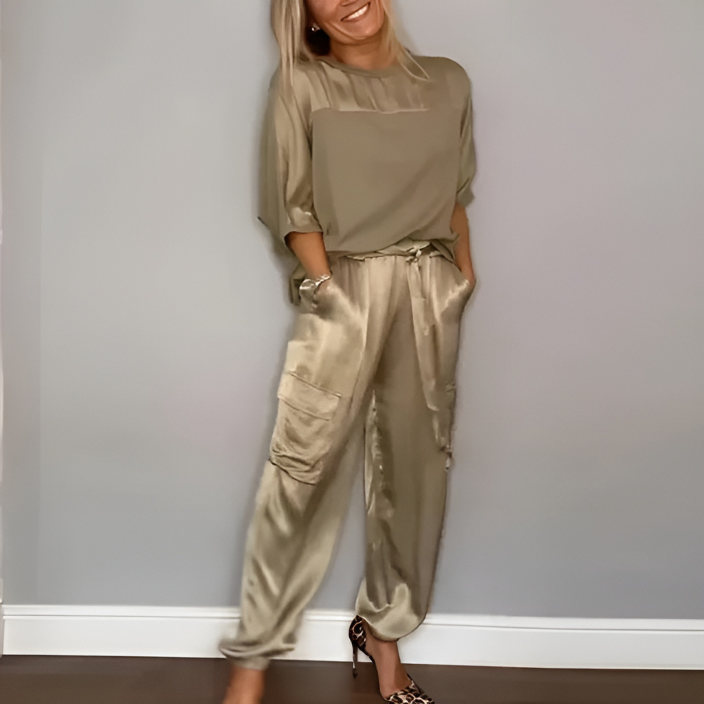 Levoire | Élégante Styl 2 Pièce Dames Ensemble Or
