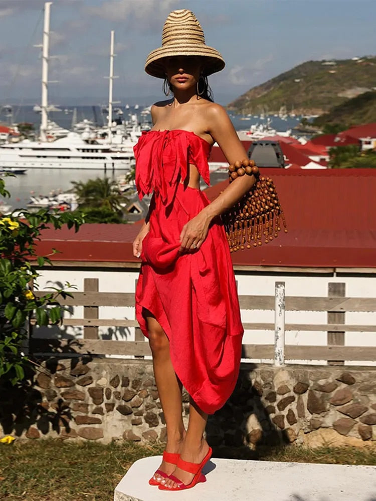 Levoire | Détail De Poitrine À Pompons Rouges Ouverture Dans Le Dos Robe Longue Ouverte