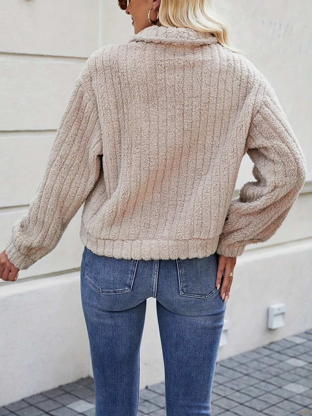 Levoire | Gilet Court À Bouton Crème Gilet En Fourrure Femmes