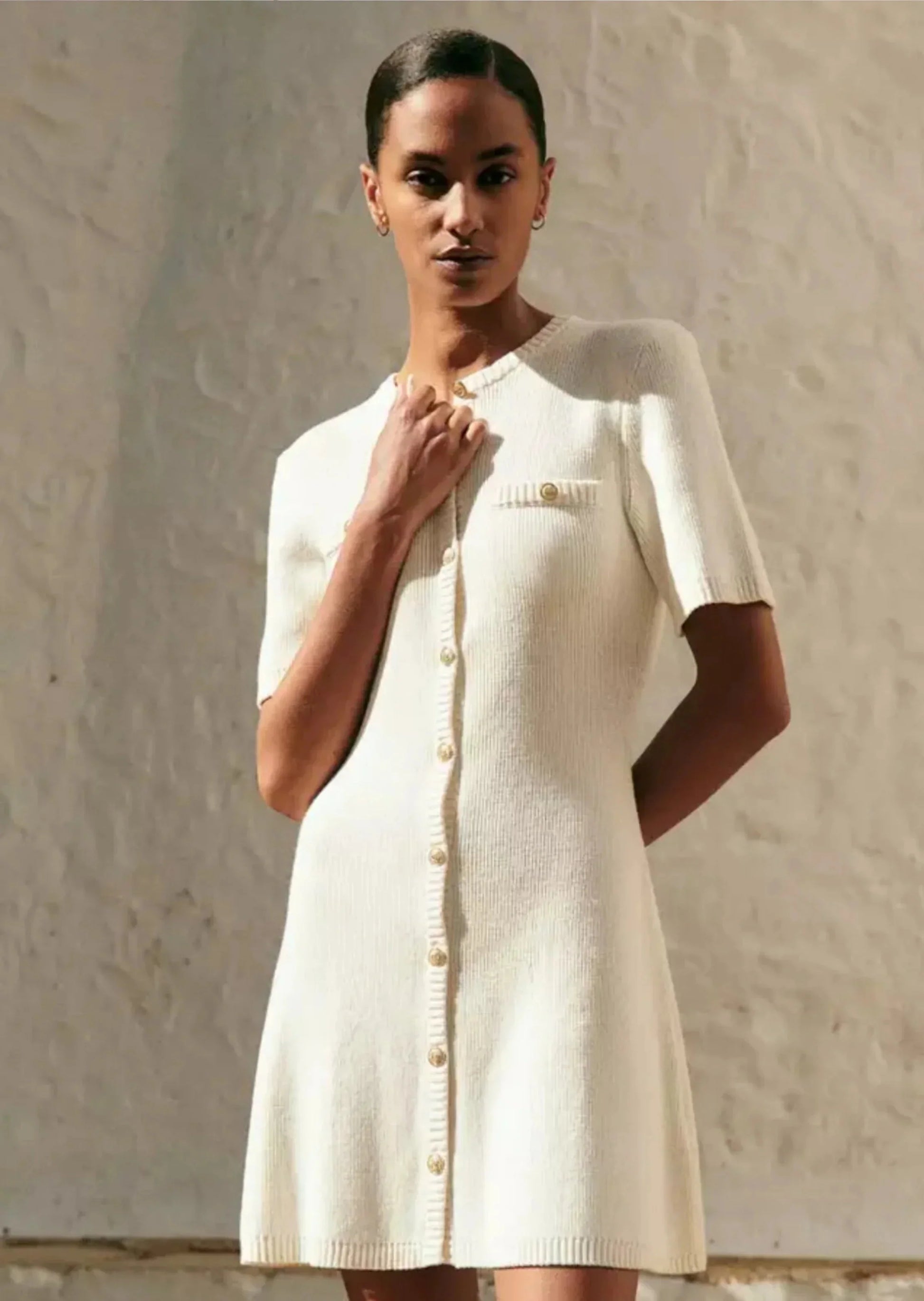 Levoire | Robe Minijupe Blanche Avec Manches Courtes Et Fermeture Boutonnée