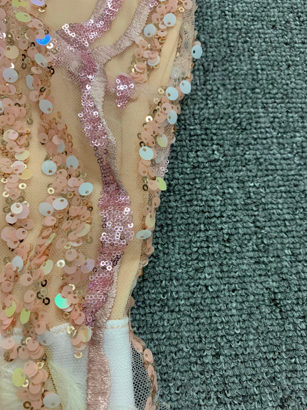 Levoire | Plumes Paillettes Mini Robes Épaules Dégagées