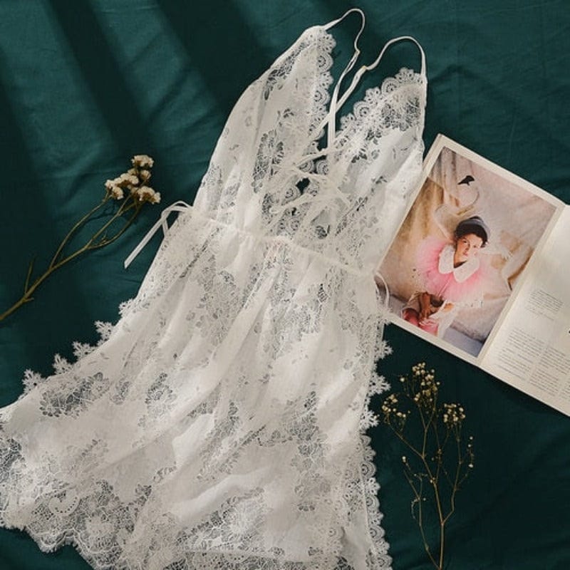Levoire | Chemise De Nuit En Dentelle Avec Décolleté Sensuel Blanc Universel