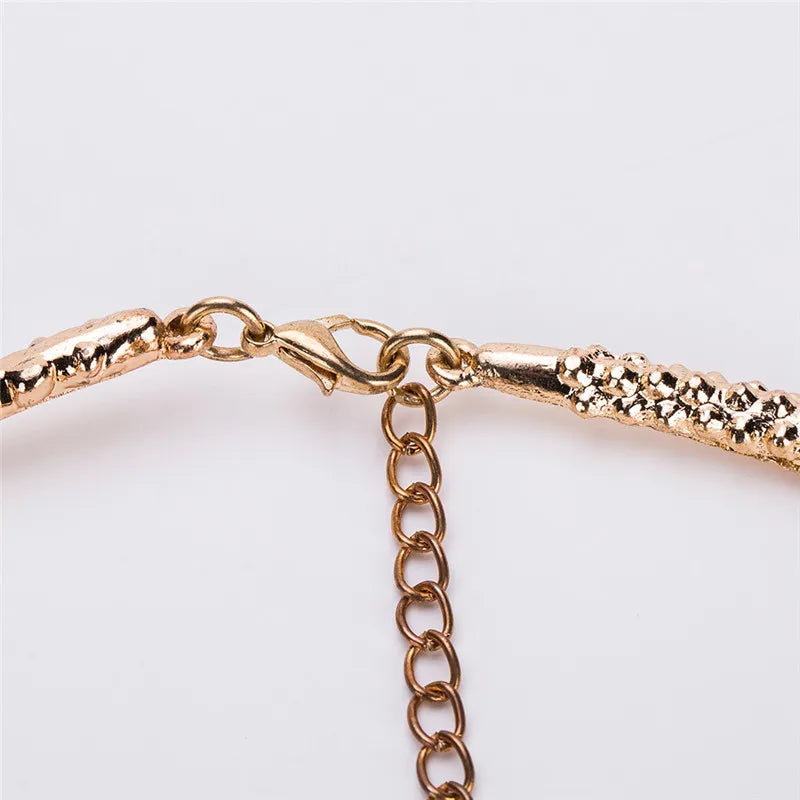 Levoire | Collier En Crocodile En Cristal Brillant Pour Un Look Accrocheur