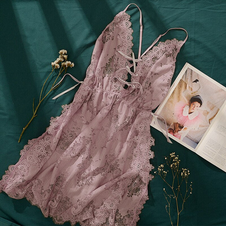 Levoire | Chemise De Nuit En Dentelle Avec Décolleté Sensuel Lila Universel