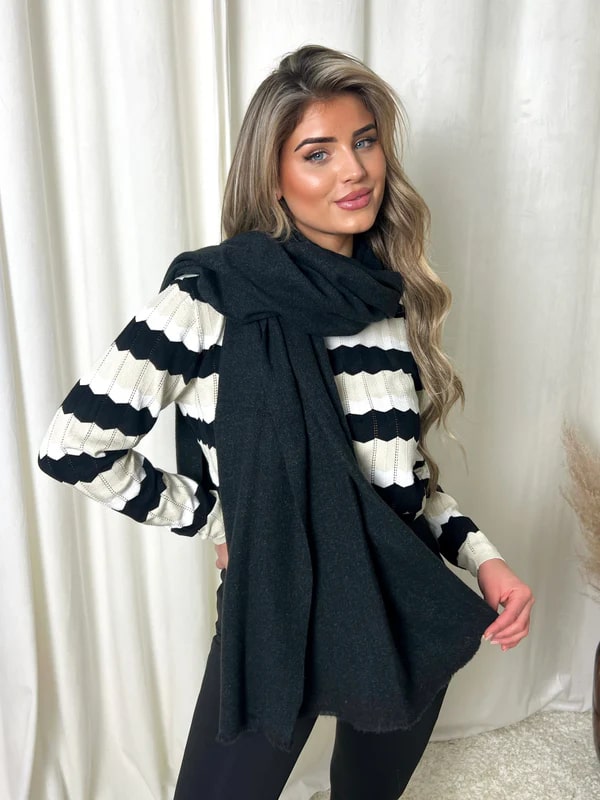 Levoire | Écharpe Élégante Pour Femmes Avec Style Bleu foncé Une taille