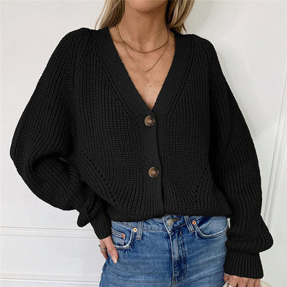 Levoire | Pull Long À Col En V Avec Tricot Lâche Et Bouton Noir