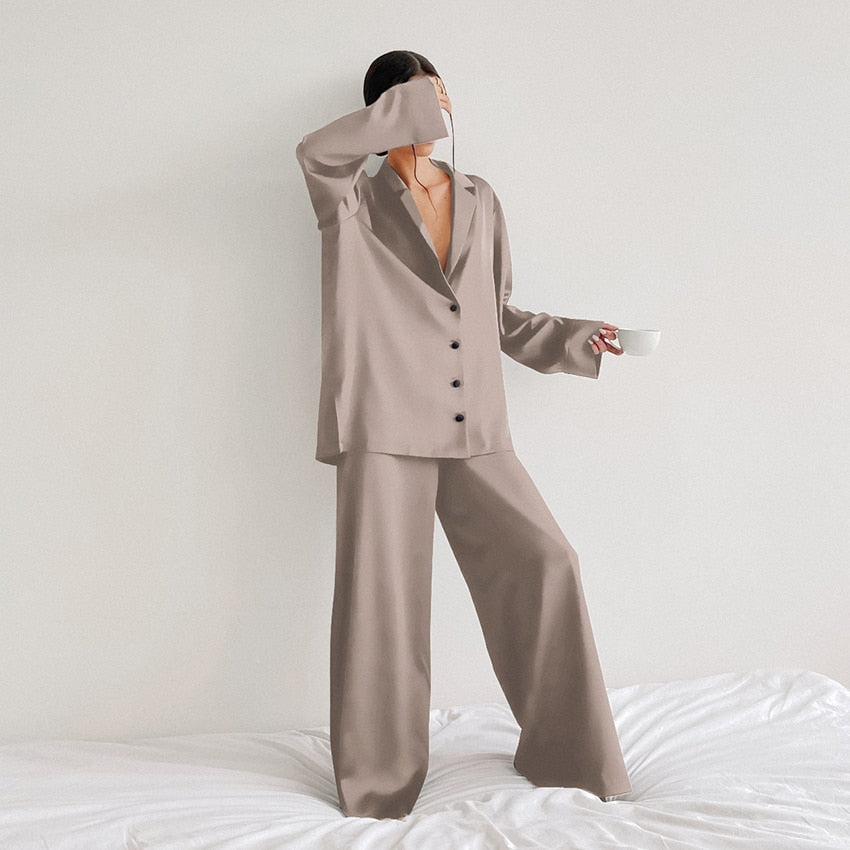 Levoire | Ylipaino Satiini Silkkipyjama Setti Vaaleanruskea