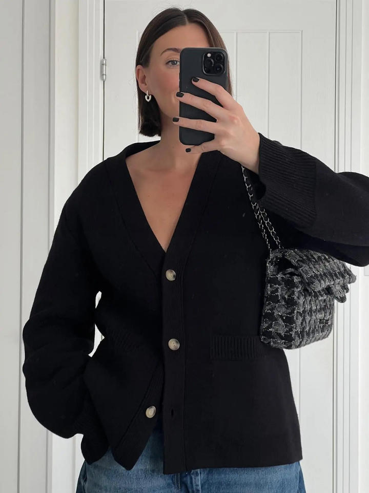 Levoire | Pull À Manches Longues En Tricot À Col En V Noir