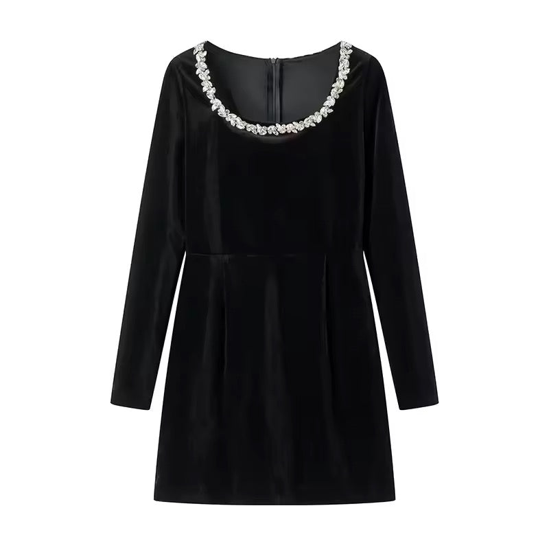 Levoire | Robe En Velours Noir Avec Décoration En Perles
