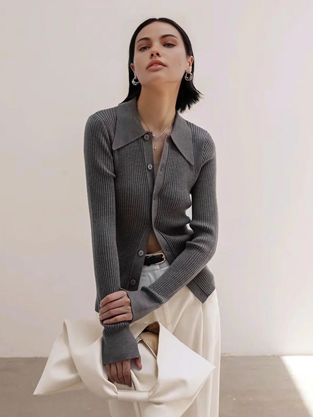 Levoire | Élégant Cardigan Slim À Rayures Avec Revers