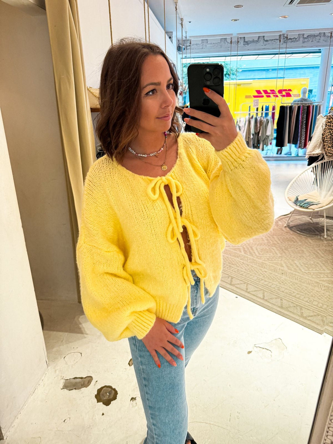 Levoire | Élégante Veste En Tricot Avec Nœud Jaune