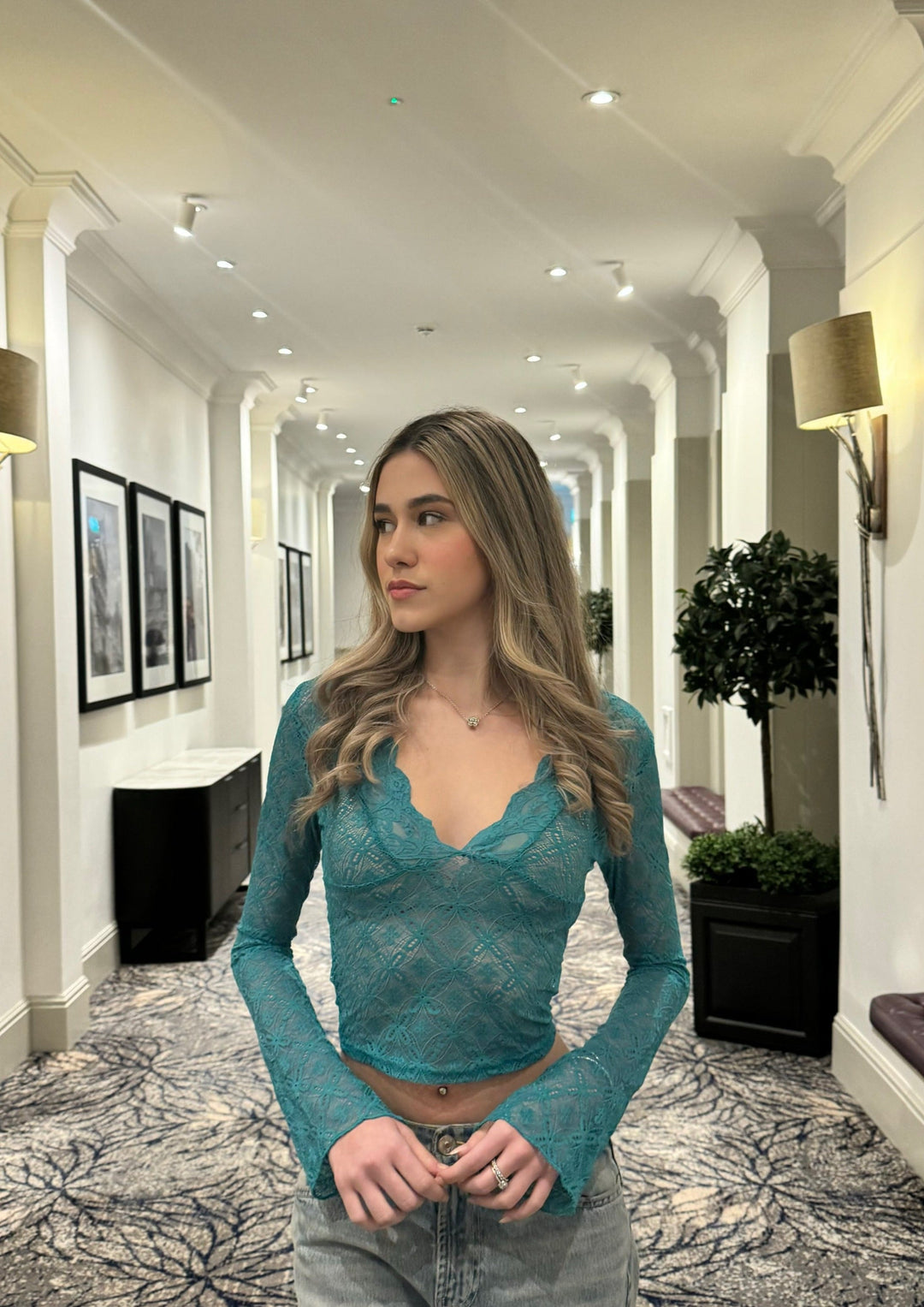 Levoire | Top Romantique En Dentelle Avec Des Manches À Cloche