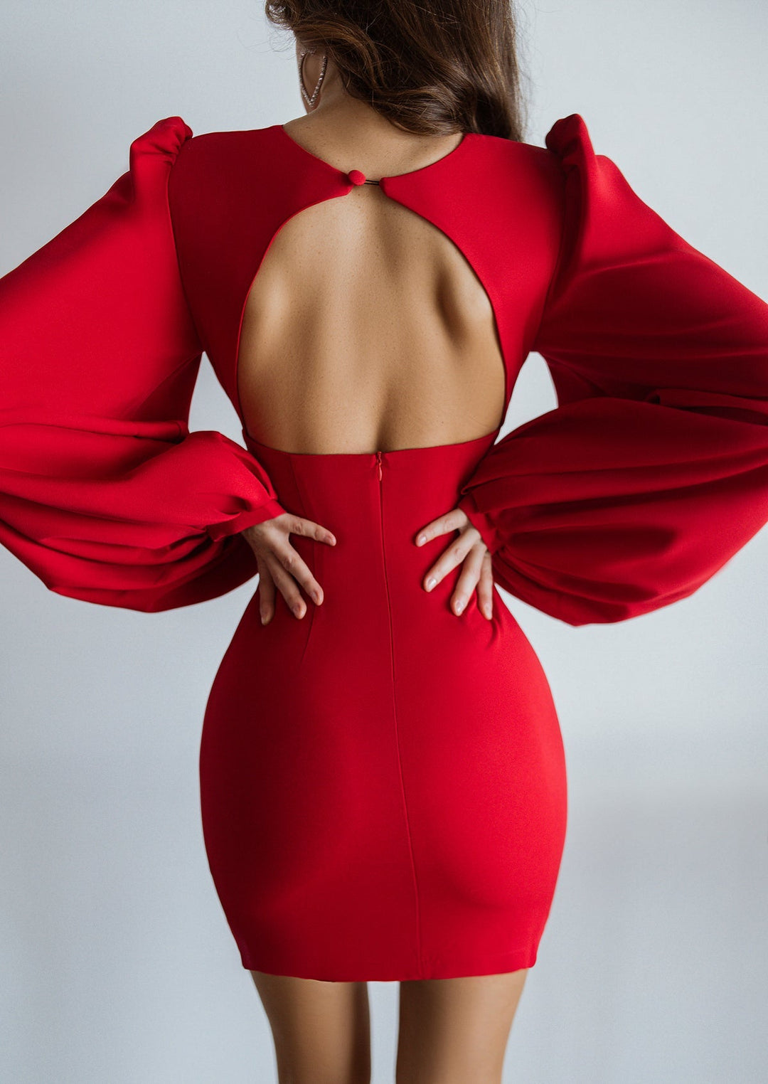 Levoire | Élégante Robe Mini Rouge Sans Dos À Manches Bouffantes